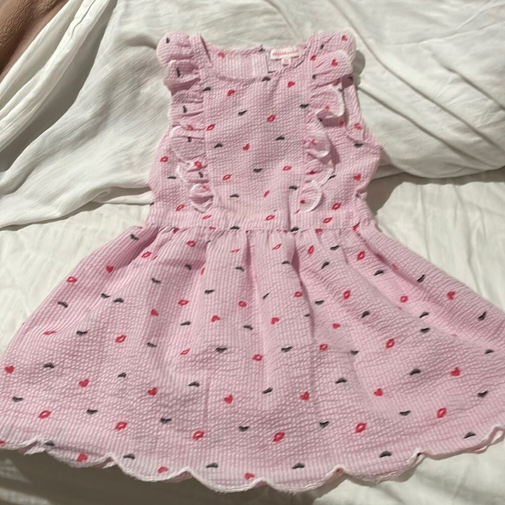 Design History 6 pink white sear sucker lip hearts eyelashes euc ruffle shoulder